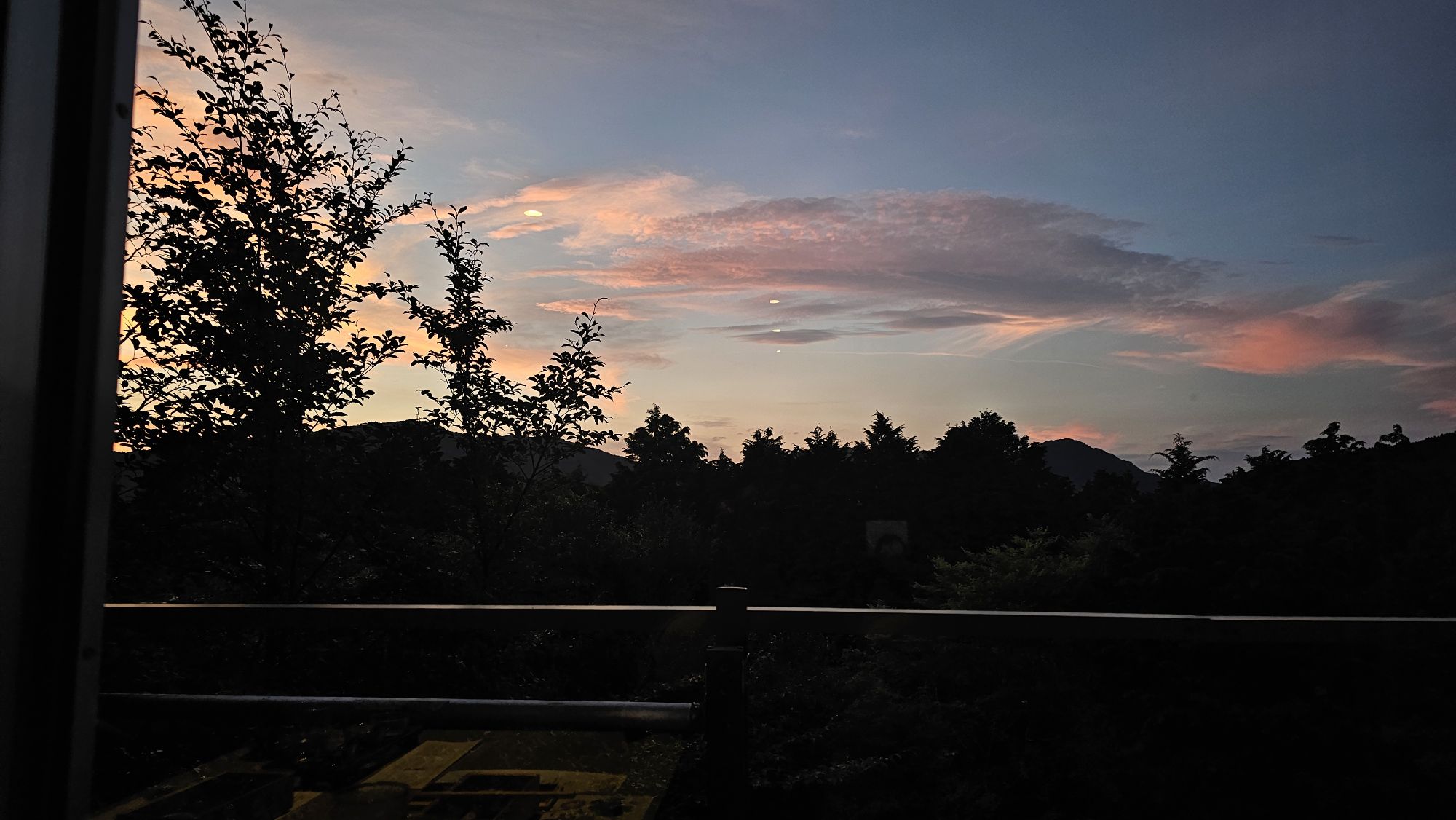 食事処から望む夕暮れの景色